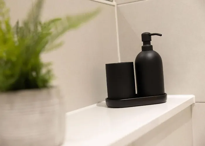 Spacious - - Piccadilly - Local Attractions - Parking