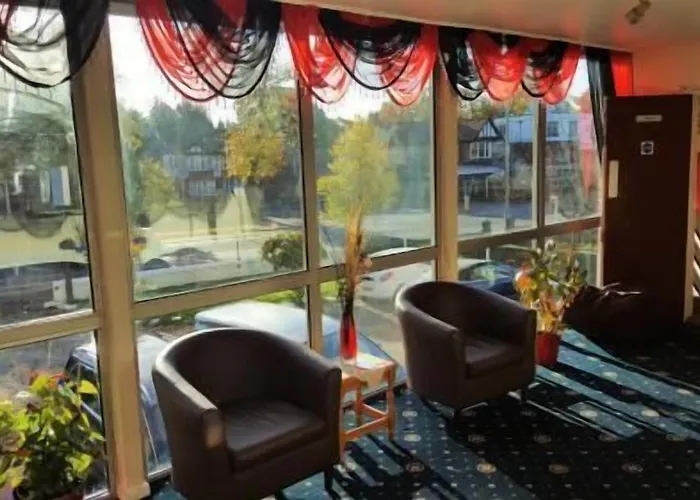 The Fallowfield Hotel 2*