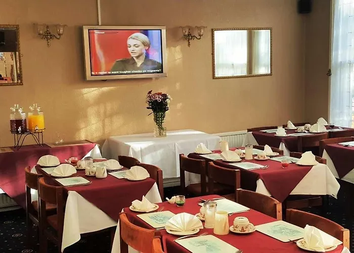 The Fallowfield Hotel 2*