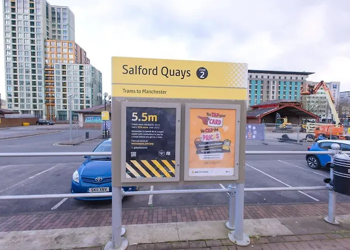 2 Bed Ensuite With Fantastic Night View And Old Trafford Stadium