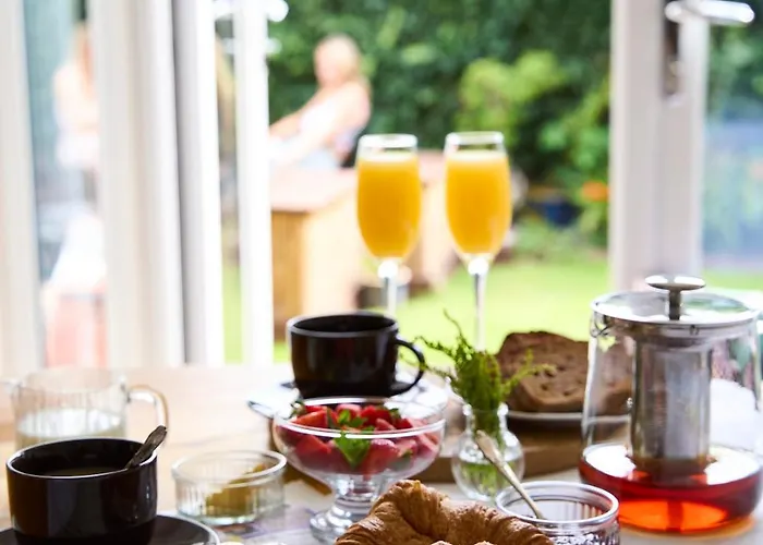 Chic Family With Garden Fire Pit & Event Space, Hot Tub