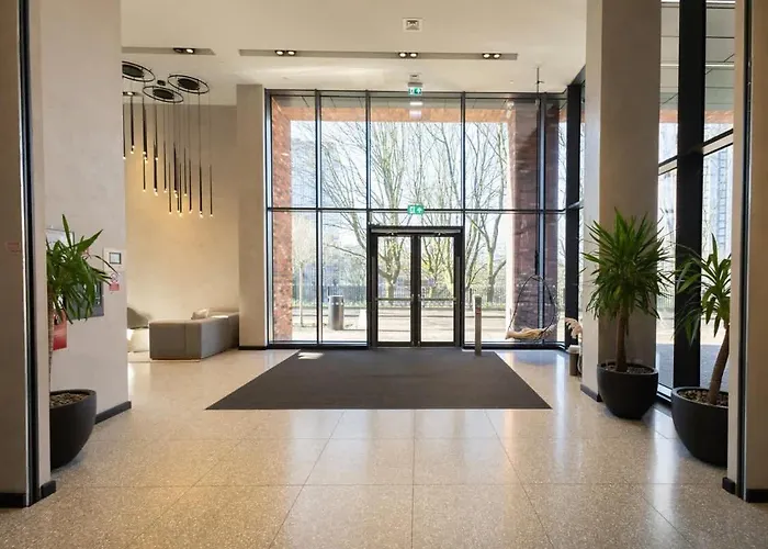 Park View 3 Bed Ensuite Only 5 Min Walk To Arndale