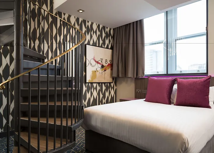 Roomzzz Victoria مانشستر