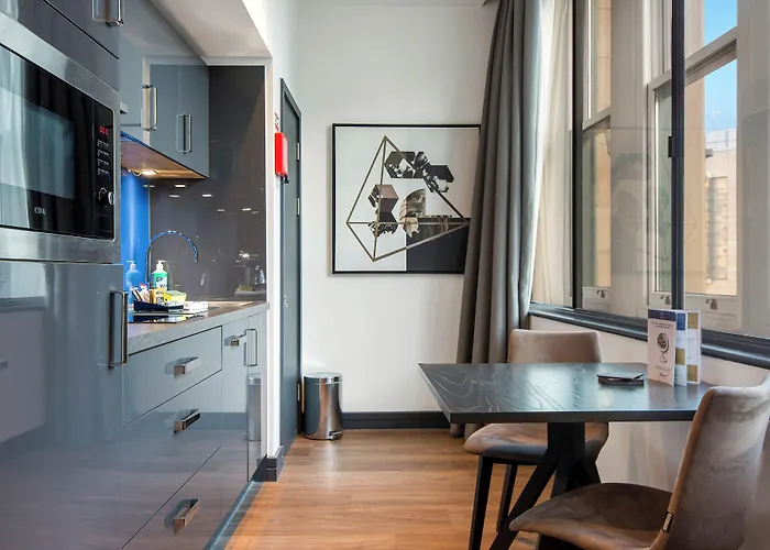 Roomzzz Victoria شقة فندقية مانشستر