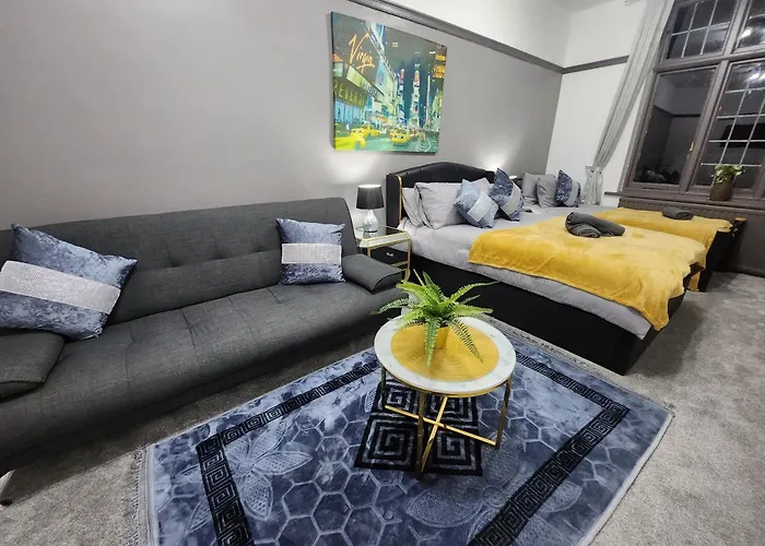 Charming Tudor White House Free Wifi 맨체스터