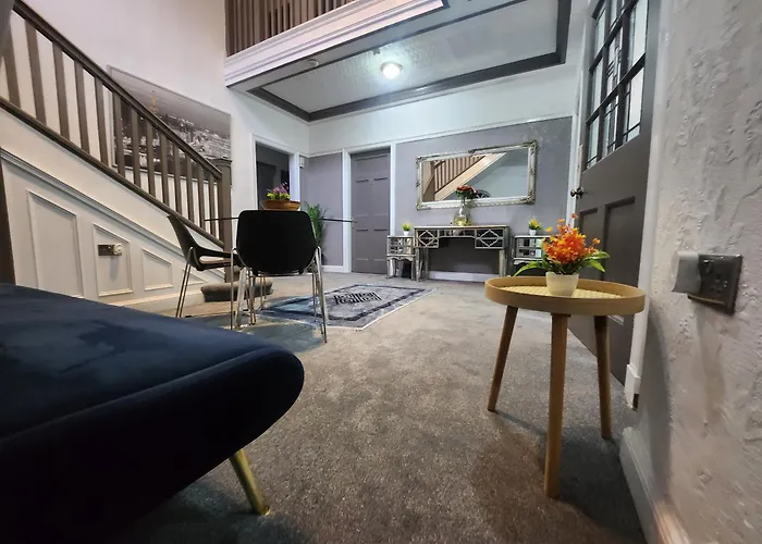 Charming Tudor White House Free Wifi 맨체스터