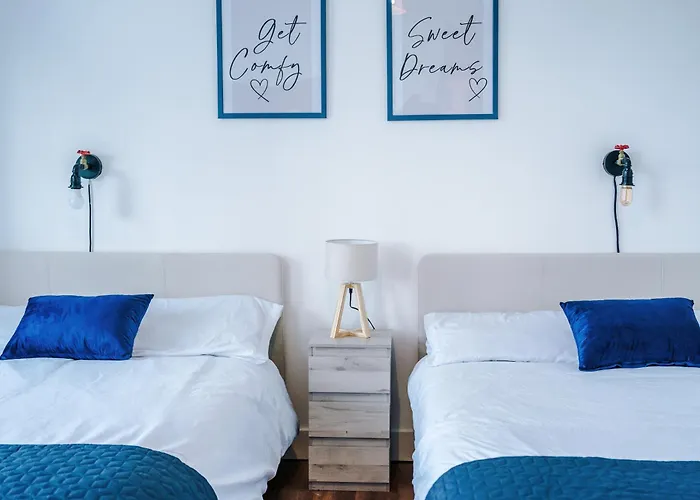 2br Heights Sleeps 7 Parking & Wifi * Manchester