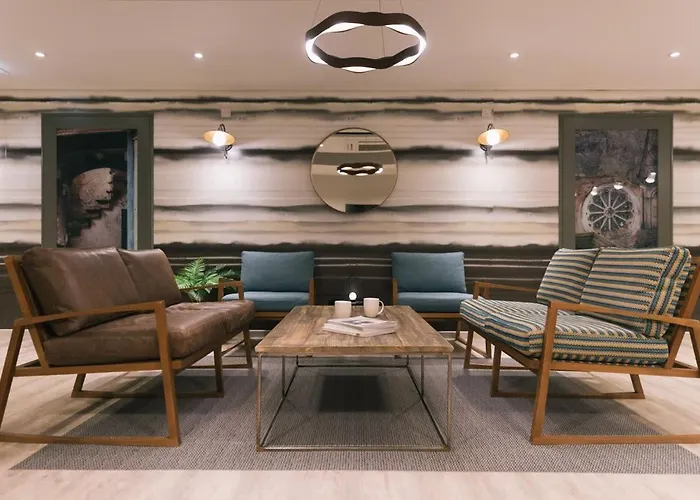 For Students Only - The Chapel In 아파트 맨체스터