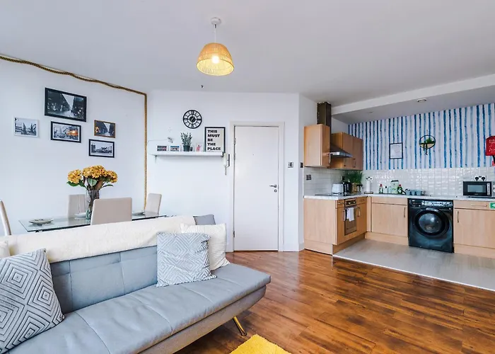 2br Heights Sleeps 7 Parking & Wifi Manchester