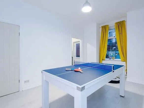شقة Sleep7, Pool Table, Ttennis, Free Parking, 3br مانشستر