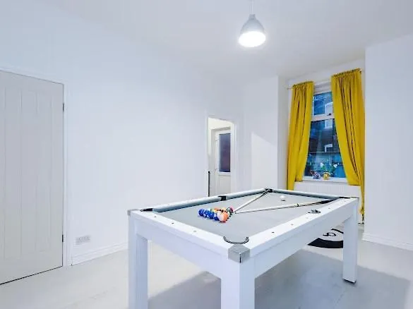 شقة Sleep7, Pool Table, Ttennis, Free Parking, 3br