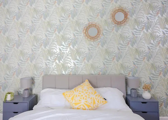 Apartment Joyful Management -top Floor With Feel Deco In M16