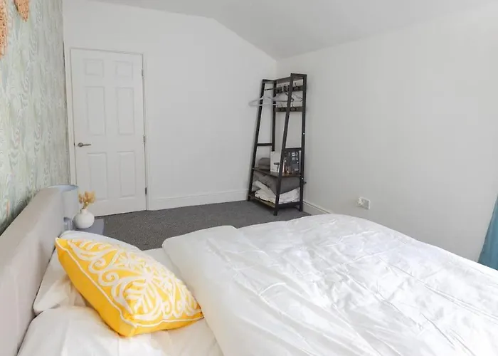 Apartment Joyful Management -top Floor With Feel Deco In M16 Manchester