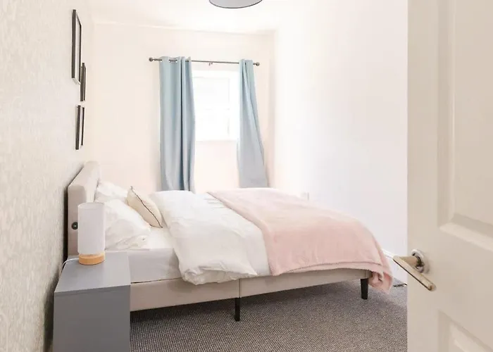 Joyful Management -top Floor With Feel Deco In M16 Manchester