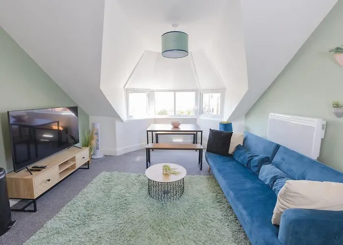 Joyful Management -top Floor With Feel Deco In M16 Apartment Manchester