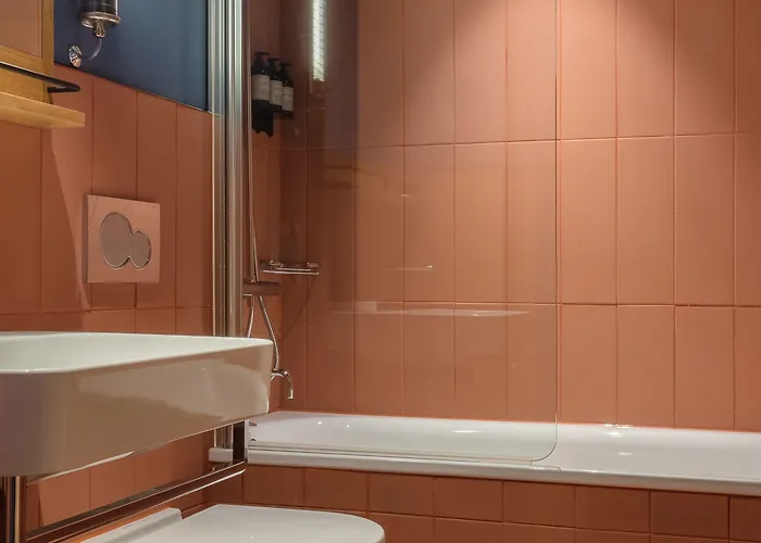 Whitworth Locke Μάντσεστερ