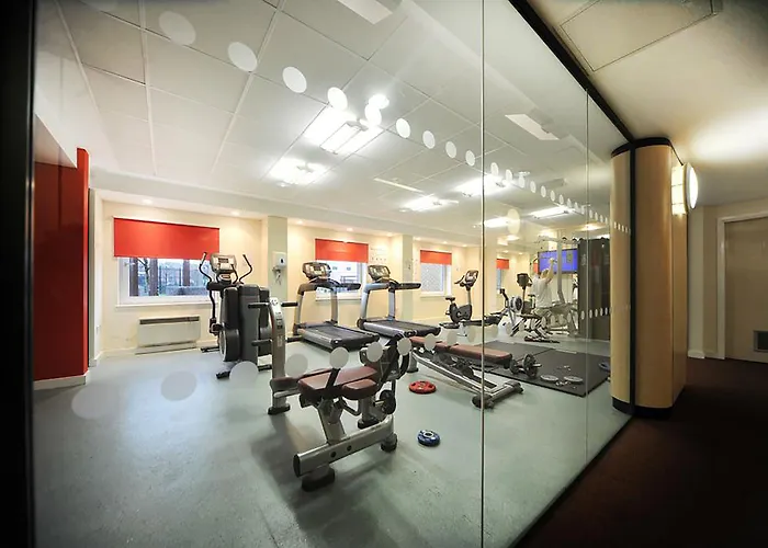 John Lester And Eddie Colman Courts In Salford شقة *