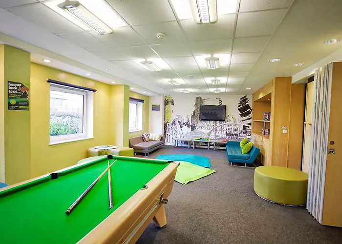 John Lester And Eddie Colman Courts In Salford * مانشستر