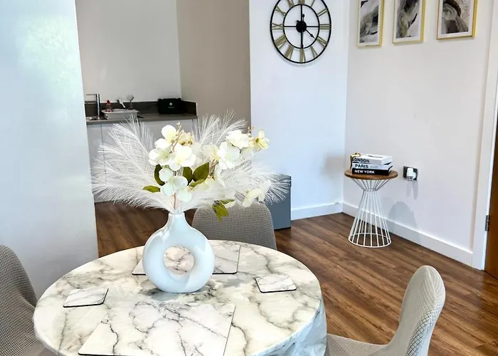 Stylish 2-bed By Cente *