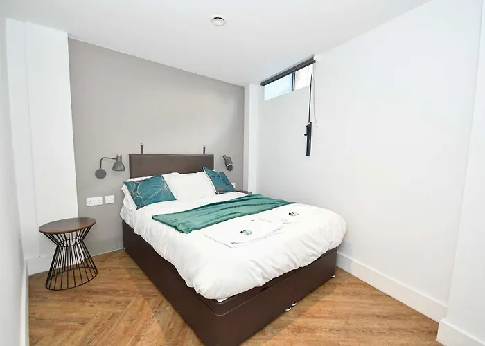 Lovely 3bed Flat In W Security * Manchester