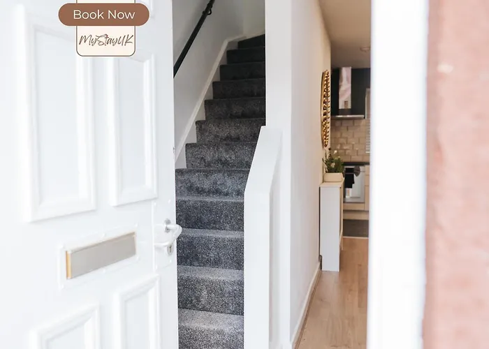 Modern City-Centre Home | Sleeps 12 | Free Parking Manchester