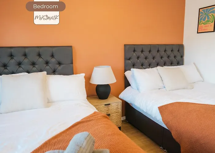 Modern City-Centre Home | Sleeps 12 | Free Parking Manchester