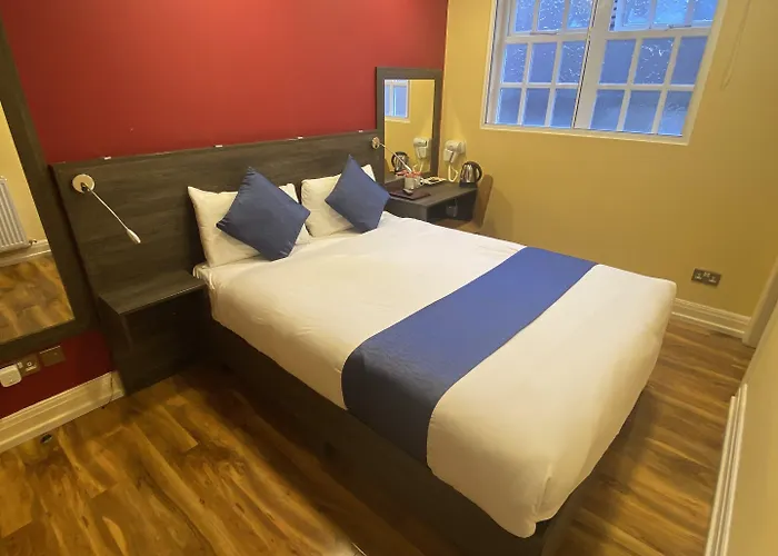 Ville Hotel מלון 3*