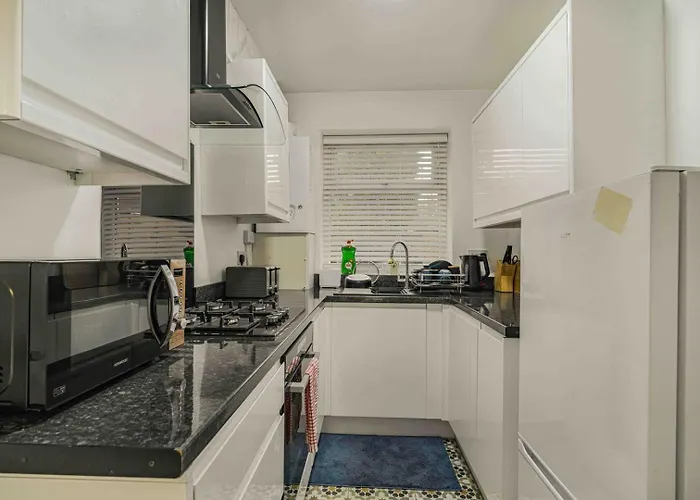 Guestready - Charming Retreat With Private Patio 4* Manchester