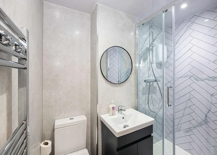 The Groves House- 4 En-suite Beds, Close To Hospital & Mcr Uni Manchester