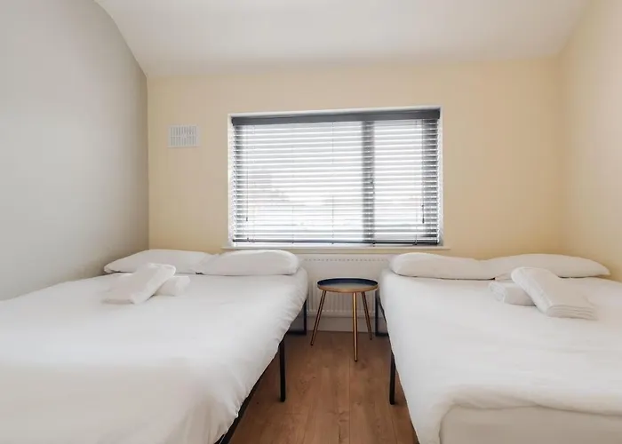 Spacious 3br - Pool Table - Games - Sleeps 9 Манчестер