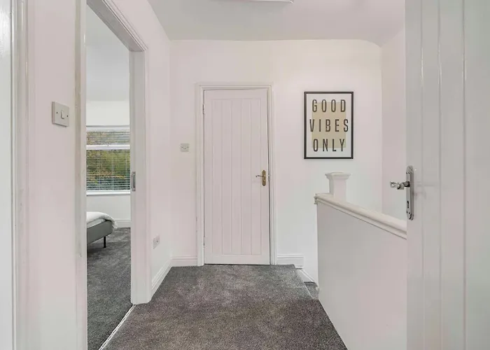 Guestready - Charming Retreat With Private Patio Konukevi Manchester