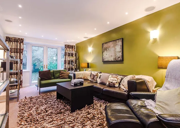 Luxury 5br Near Airport Wifi