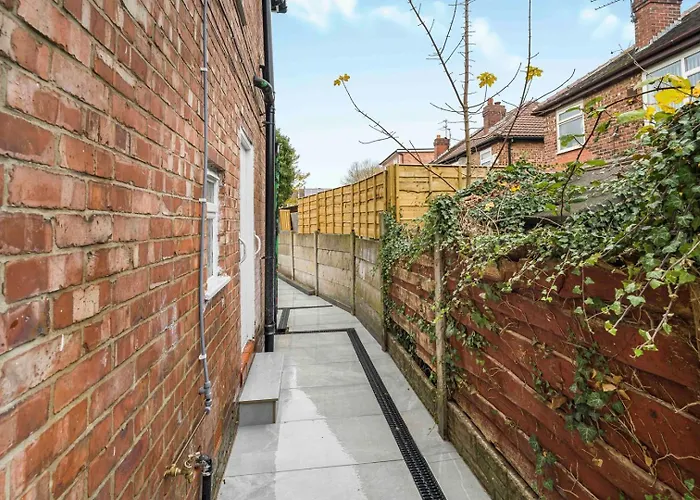 Guestready - Charming Retreat With Private Patio Konukevi Manchester