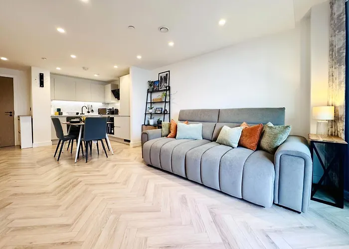 Lomax Chic - Walk Everywhere - Piccadilly, Ancoats & Nq Mánchester