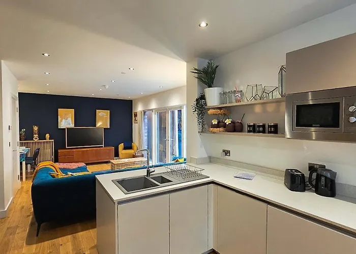 Modern 4br Townhouse - Rooftop - Hot Tub * Manchester