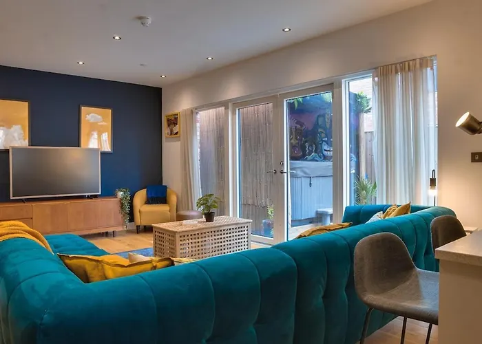 Modern 4br Townhouse - Rooftop - Hot Tub * Manchester