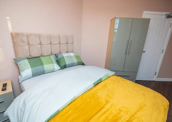 Oda ve Kahvaltı Elegant And Modern 3 Double Bedroom Near Centre Entire House Parking Manchester