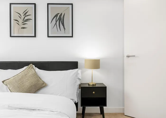 Panoramic Views Elegant 2br, 2 Min To Metro * مانشستر