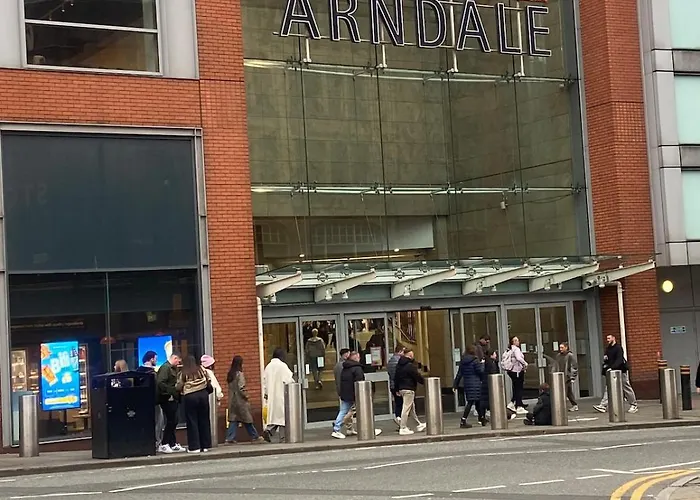 2 Bedrooms Next To Arndale Shopping