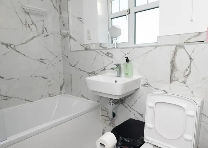 Elegant And Modern 3 Double Bedroom Near Centre Entire House Parking Oda ve Kahvaltı Manchester