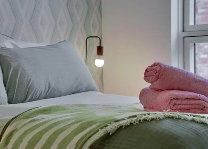 Modern 4br Townhouse - Rooftop - Hot Tub