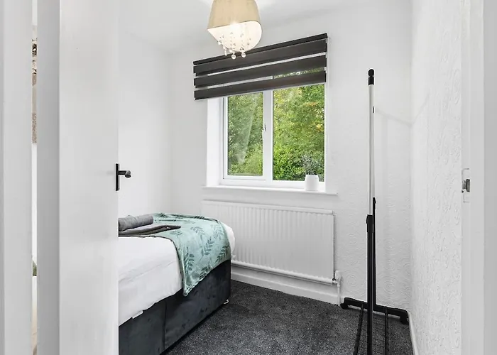 Modern Close To Events With Parking 아파트