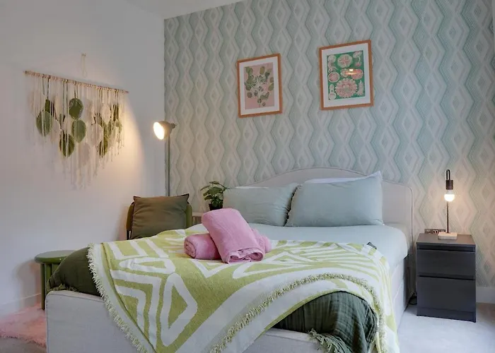 Modern 4br Townhouse - Rooftop - Hot Tub Appartement