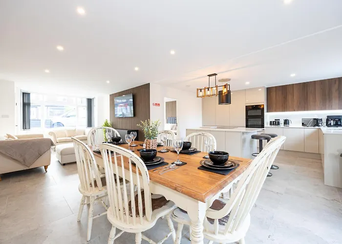 Modern 5-bed Ev Centre 10 Min Manchester