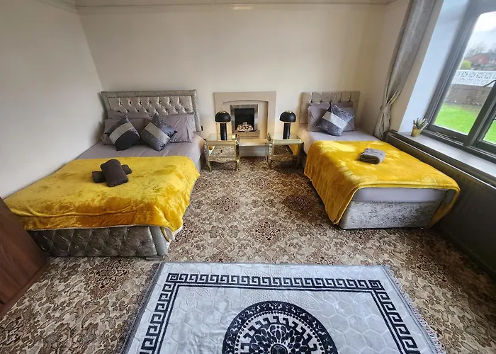 Charming Tudor White House Free Wifi *