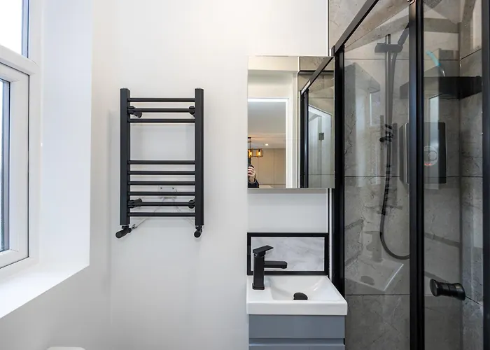 Modern 5-bed Ev Centre 10 Min