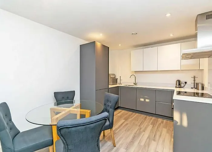 Convenient 2 Bedroom *