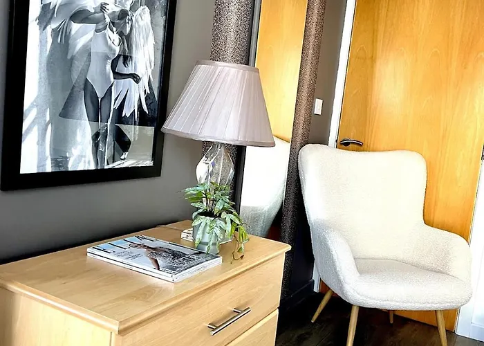 Serviced Near Ao Arena Apartament *