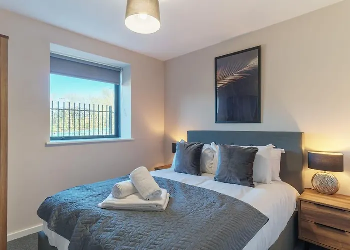 Spacious Salford Quays Apartment, Prime Location * Manchester