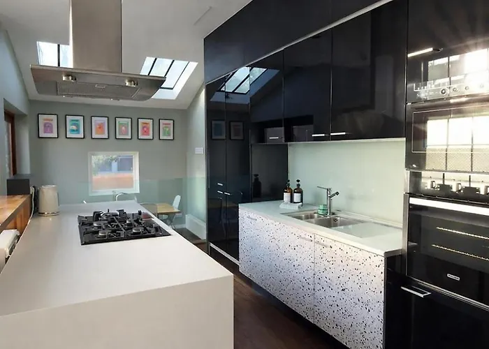 Manchesters Ultimate House - Hot Tub - Sleeps 22! Manchester